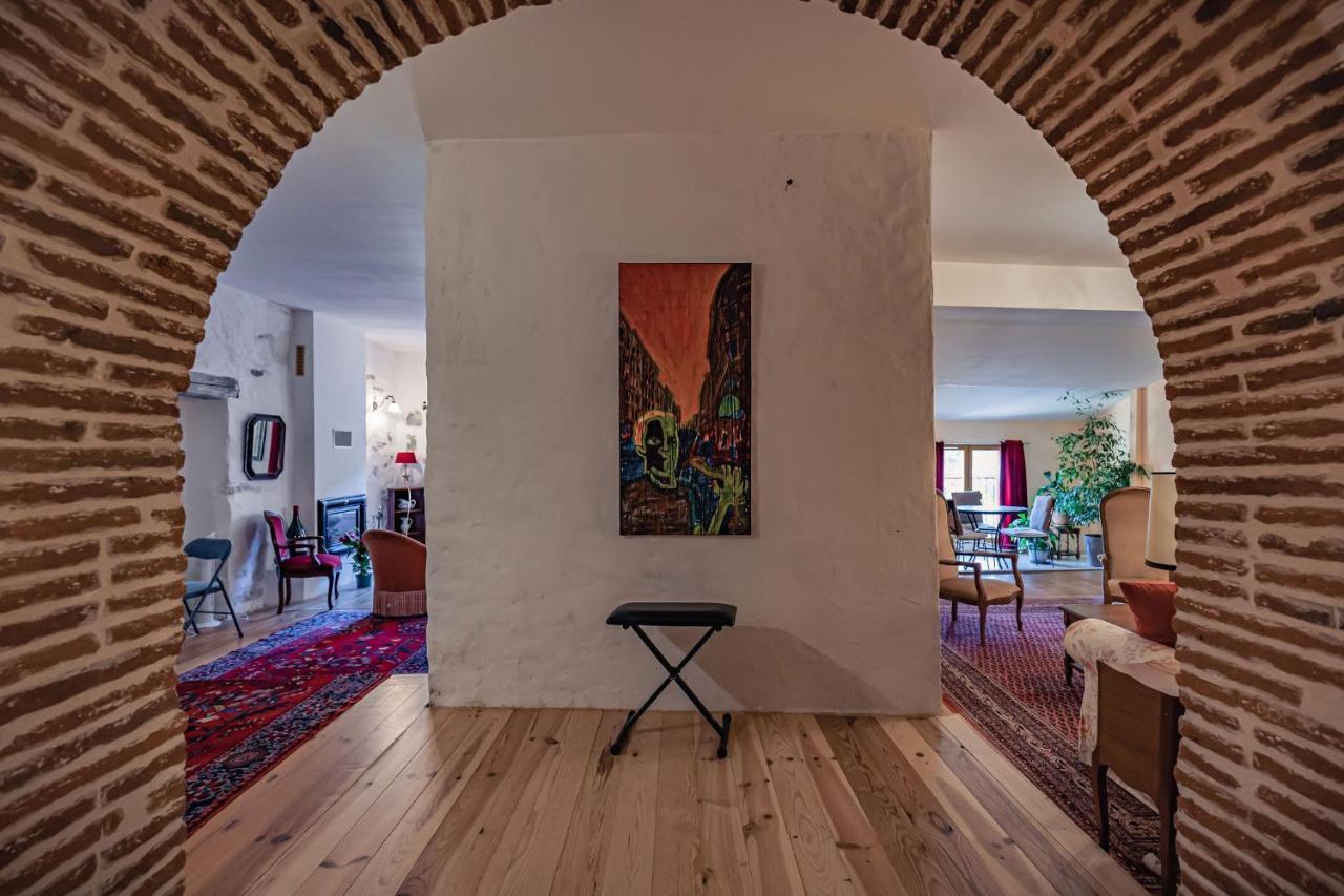 Sundrenched Relais De Poste In Serdinya 외부 사진