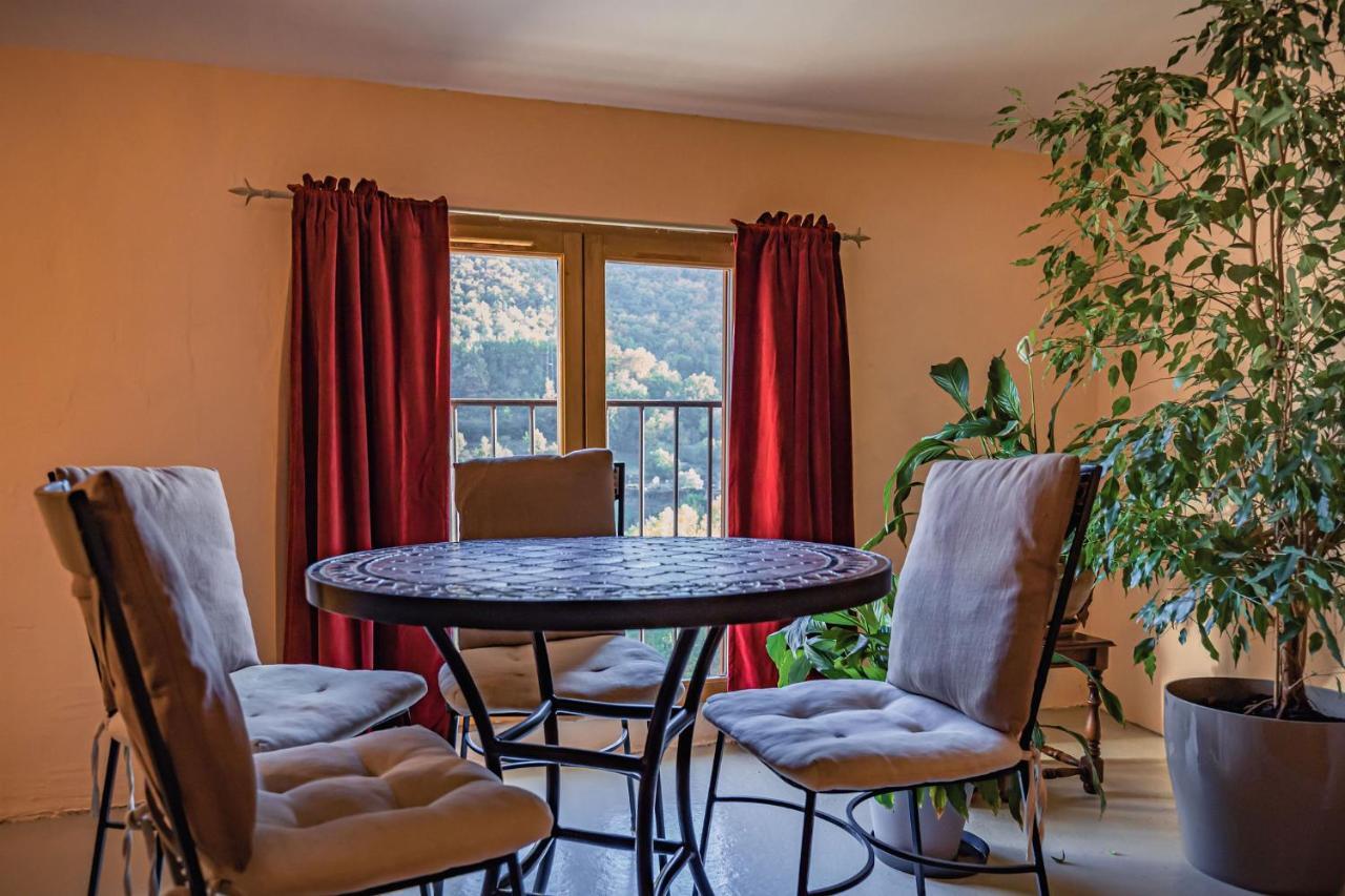 Sundrenched Relais De Poste In Serdinya 외부 사진
