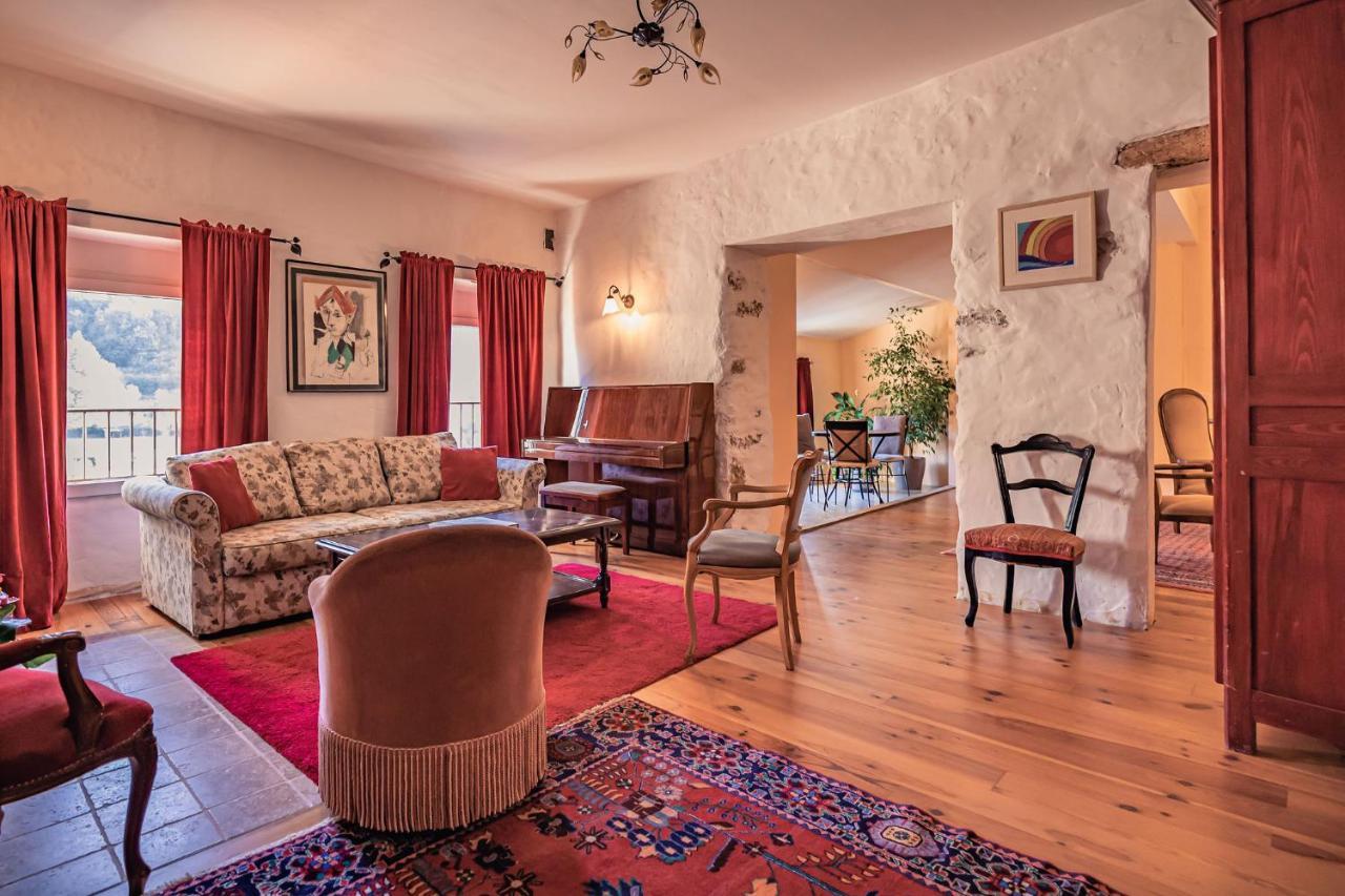 Sundrenched Relais De Poste In Serdinya 외부 사진