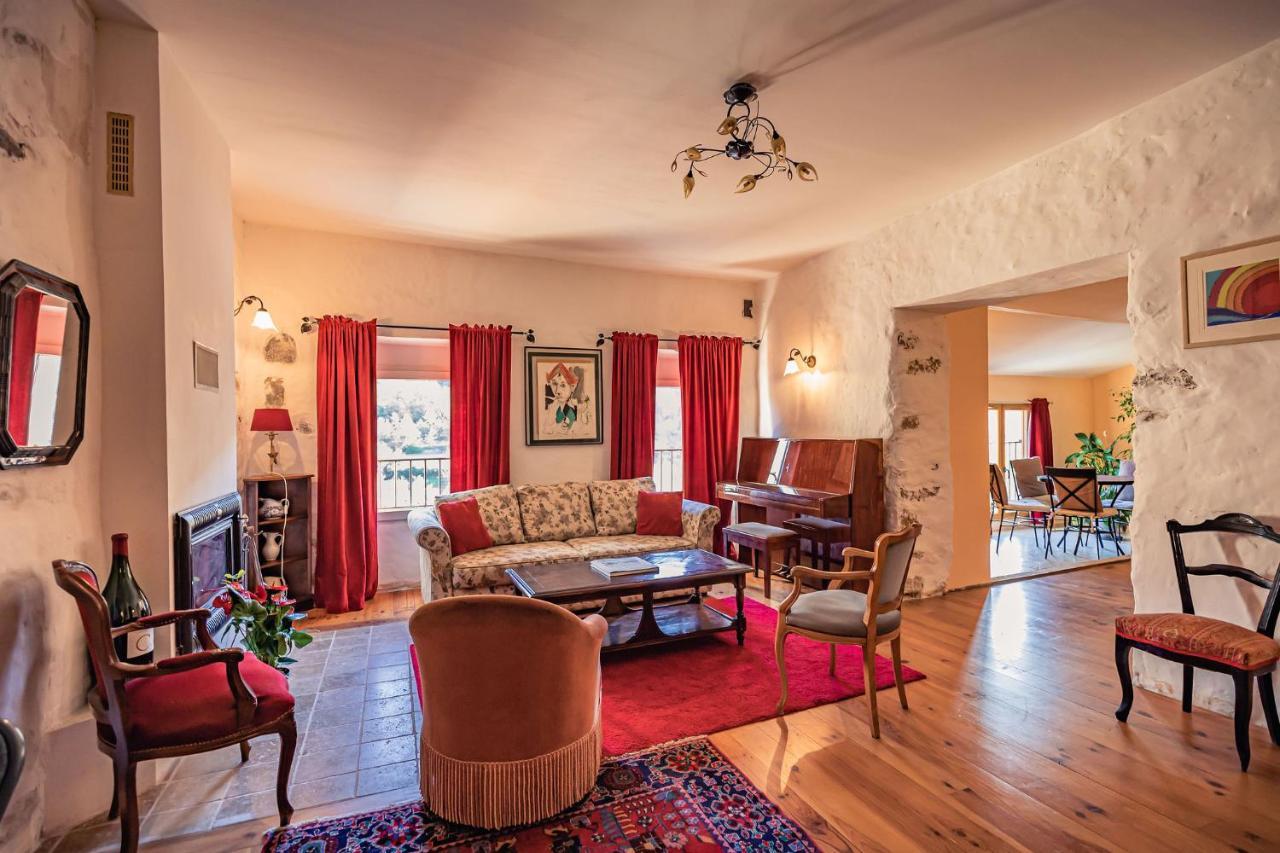Sundrenched Relais De Poste In Serdinya 외부 사진