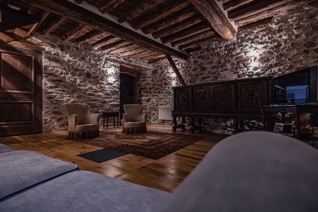 Sundrenched Relais De Poste In Serdinya 외부 사진
