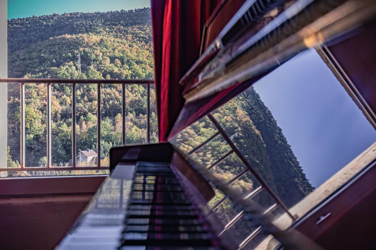 Sundrenched Relais De Poste In Serdinya 외부 사진